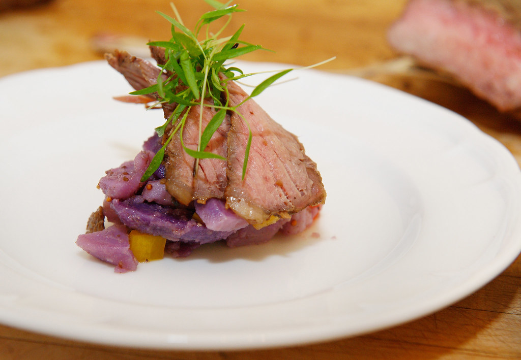ステーキを休ませるレスティングとは？肉汁を逃さないコツを解説